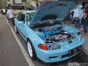 Nostalgia Suasana 90-an Bareng GO90s dengan Mobil Klasik yang Kece