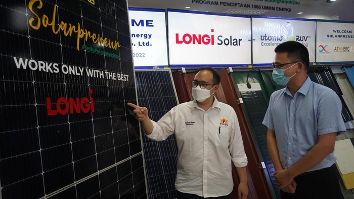 Panel Surya Upaya Tingkatkan Energi Terbarukan Indonesia mempunyai peranan yang sangat besar dalam transisi energi dari energi fosil ke energi bersih. Pemanfaatan Pembangkit Listrik Tenaga Surya (PLTS) Atap menjadi salah satu strategi pemerintah untuk menggenjot pengembangan energi terbarukan di tanah air dalam mengejar target bauran EBT 23% pada 2025.