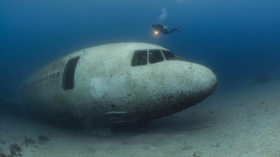 Penampakan Pesawat yang Menakutkan di Kedalaman Laut Merah