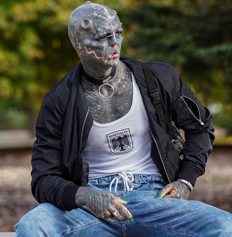 Potret 'Black Alien' yang Viral di IG, Belum Selesai Transformasi