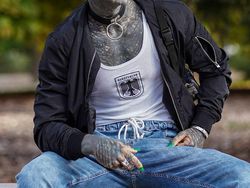 Transformasi Cowok yang Rela Potong Jari Demi Jadi Black Alien