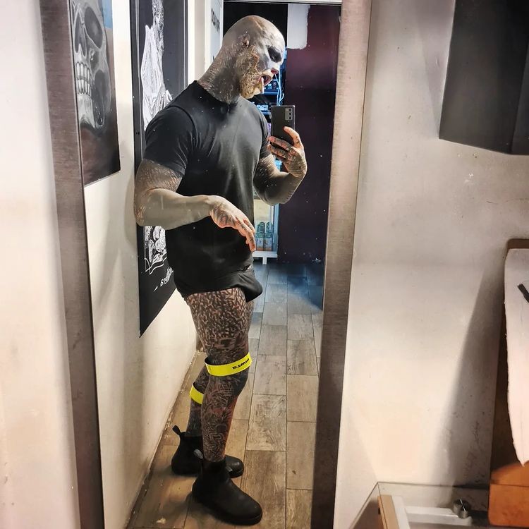 Potret Black Alien yang Viral di IG, Belum Selesai Transformasi Potret Black Alien yang Viral di IG, Belum Selesai Transformasi