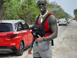 Transformasi Cowok yang Rela Potong Jari Demi Jadi Black Alien