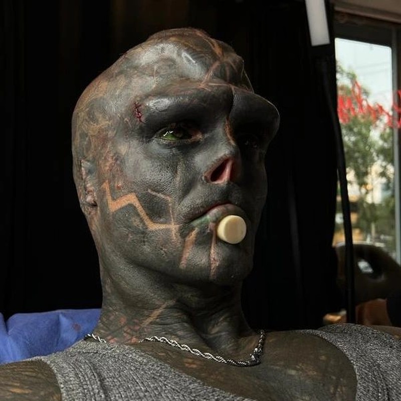 Potret 'Black Alien' yang Viral di IG, Belum Selesai Transformasi