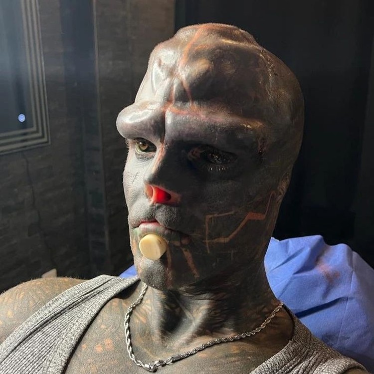 Potret Black Alien yang Viral di IG, Belum Selesai Transformasi