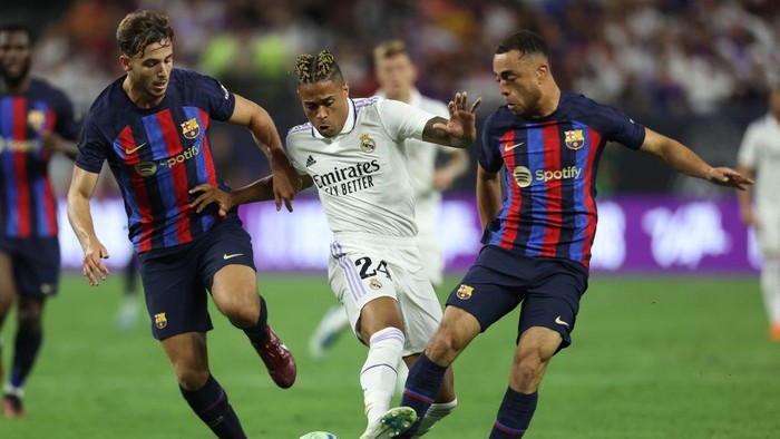 Spectators await the start of the international friendly football match between Barcelona and Real Madrid at Allegiant Stadium in Las Vegas, Nevada, on July 23, 2022. (Photo by Frederic J. BROWN / AFP) (Photo by FREDERIC J. BROWN/AFP via Getty Images)