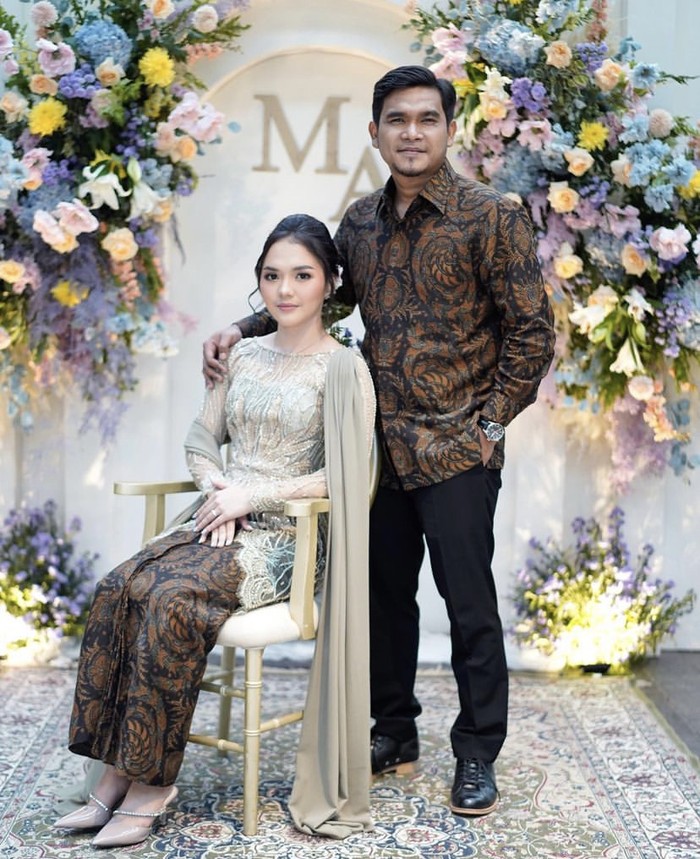 Romantisnya Mael Lee Saat Masak Mie Aceh dengan Sang Tunangan Romantisnya Mael Lee Saat Masak Mie Aceh dengan Sang Tunangan