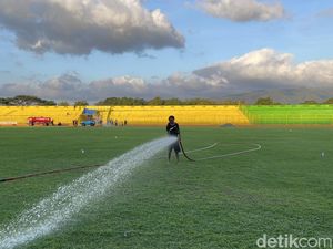 Rumput-Kontur Lapangan Stadion Gelora BJ Habibie Parepare Selesai Diperbaiki