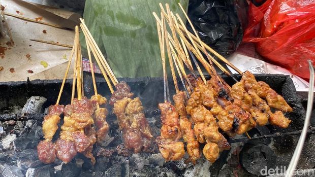 Sate jando di Taman Lansia Kota Bandung.