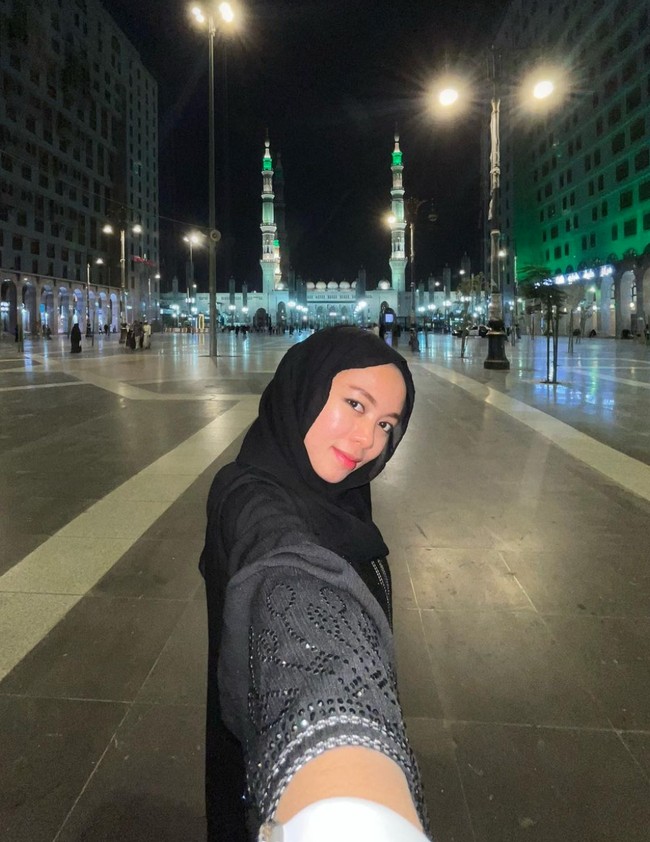 Sohwa Halilintar sendiri terlihat cukup aktif di akun Instagramnya. Ia gemar membagikan foto-fotonya ketika travelling ke berbagai negara. Hingga saat ini Sohwa telah berhasil mengumpulkan pengikut lebih dari 3,5 juta di Instagramnya. Foto: Instagram/@sohwahalilintar