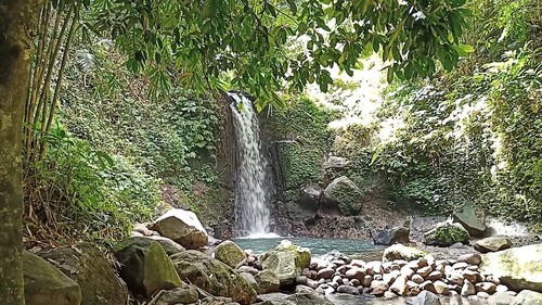 Suasana air terjun Tibu Sampi di Banjar Kemetug Kanciana, Desa Gunung Salak, Kecamatan Selemadeg Timur, Tabanan, Bali, Minggu (24/7/2022).
