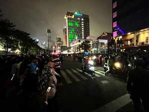 Polisi-Satpol PP Bubarkan Kerumunan di Citayam Fashion Week