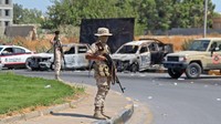 Ketegangan telah meningkat selama berbulan-bulan di Libya ketika perdana menteri yang bersaing saling berhadapan. Ini juga meningkatkan kekhawatiran konflik baru, setelah 2 tahun gencatan senjata mengakhiri upaya menghancurkan oleh kepala militer timur Khalifa Haftar untuk merebut Tripoli dengan paksa.