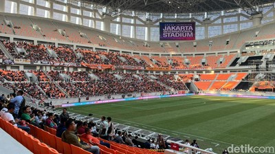Suasana Jelang Grand Launching JIS, Anies Pakai Syal Gue Persija
