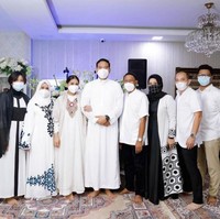 Brotoseno dan Tata Janeeta saat ini tinggal di sebuah rumah mewah yang cukup besar. Hal tu terlihat dari unggahan-unggaahan Tata Janeeta di akun Instagramnya. Foto: Instagram/@tatajaneetaofficial