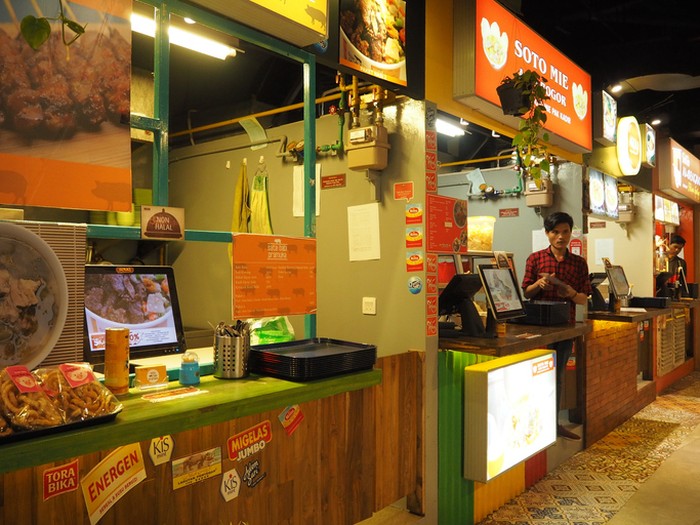 Tips makan di pujasera