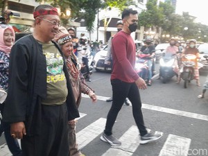 Wawali Armuji Datang ke Tunjungan Fashion Show: Saya Dukung