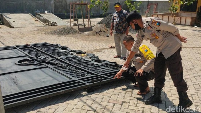 warga banyuwangi tewas tertimpa pagar besi