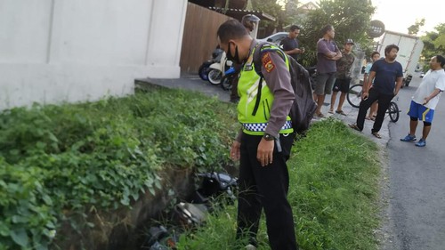 WN Australia ditemukan tewas di selokan Jalan Bumbak, Lingkungan Anyar Kelod, Kelurahan Kerobokan, Kecamatan Kuta Utara, Kabupaten Badung, Minggu (24/7/2022) pagi.