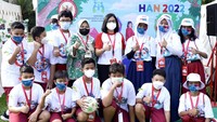 Sejumlah peserta berfoto bersama pada acara puncak Hari Anak Nasional (HAN) 2022 bertemakan “Anak Terlindungi, Indonesia Maju”.