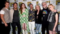 Potret Maria Bakalova bersama deretan pemain dan sutradara Guardians of the Galaxy di event SDCC. (Foto: Getty Images/Albert L. Ortega)