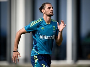 Sang Ibu Ingin Adrien Rabiot Tinggalkan Juventus dan Kembali ke PSG?