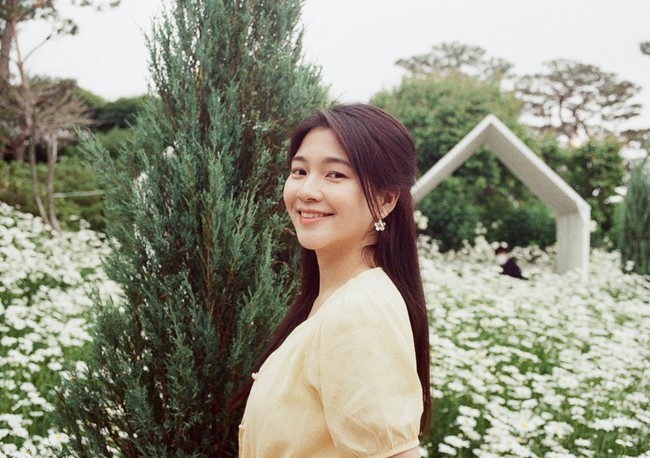 Nama Amelia dikenal karena dirinya membintangi drama Korea yang rilis di tahun 2015. Debutnya di drama Relay Guerilla Date, namun mulai semakin tenar setelah membintangi Lunch Box. Foto: Instagram/@amelia_tantono