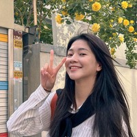 Pada tahun 2021 Wolipop sempat mewawancarai Amelia Tantono. Kepada Wolipop, Amelia pun mengungkapkan alasannya berkuliah di Korea. Sebenarnya, nggak kepikiran buat kuliah ke Korea. Tapi waktu SMA, ada pameran pendidikan dan ada salah satu universitas Korea, Kyung Sung University, ungkapnya saat dihubungi Wolipop lewat telepon, Sabtu (20/2/2021). Foto: Instagram/@amelia_tantono