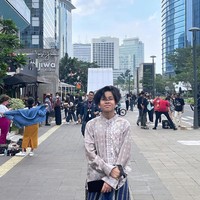 Fateh HalilintarArtis lain yang menampilkan gaya berbeda di Citayam Fashion Week adalah adik Halilintar, Fateh. Daripada bergaya kasual, ia malah menggunakan baju koko dan sarung. Fateh memang mampir ke sana setelah solat Jumat.Foto: Instagram