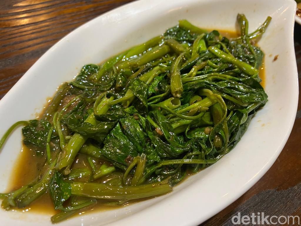 Ayam Bulungan : Legit Gurih Ayam Goreng Legendaris Favorit Jokowi dan Raditya Dika