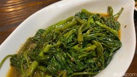 Ayam Bulungan juga menyajikan Tumis Kangkung,  Gado-Gado, Sayur Asem, Rawon hingga Soto Ayam Surabaya. Semua menu bisa dipesan di aplikasi makanan online. Foto: detikFood