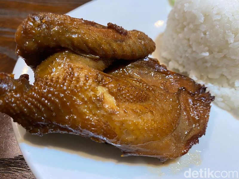 Ayam Bulungan : Legit Gurih Ayam Goreng Legendaris Favorit Jokowi dan Raditya Dika