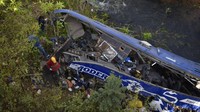 Begini kerusakan yang diakibatkan kecelakaan bus tersebut. 