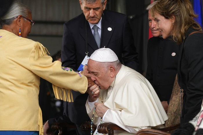Canada Pope Pope Francis, right, kisses hand to Canadian Indigenous woman as he arrives at Edmonton's International airport, Canada, Sunday, July 24, 2022. Pope Francis begins a weeklong trip to Canada on Sunday to apologize to Indigenous peoples for the abuses committed by Catholic missionaries in the country's notorious residential schools. (AP Photo/Gregorio Borgia)