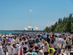 Foto Ini Merekam Peluncuran Modul Wentian China yang Bersejarah