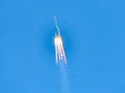 Foto Ini Merekam Peluncuran Modul Wentian China yang Bersejarah