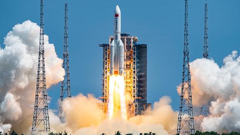 WENCHANG, CHINA - JULY 24: Spectators watch as a Long March-5B Y3 rocket carrying China's space station lab module Wentian blasts off from Wenchang Spacecraft Launch Site on July 24, 2022 in Wenchang, Hainan Province of China. (Photo by Luo Yunfei/China News Service via Getty Images)