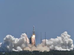 Foto Ini Merekam Peluncuran Modul Wentian China yang Bersejarah