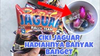 Ada juga sebuah camilan berukuran agar besar bernama Jaguar. Camilan ini menawarkan banyak hadiah menarik untuk anak-anak. Mulai dari mainan, uang bahkan hingga jam tangan. Foto: Istimewa/Instagram/Twitter