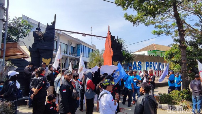 Demo aktivitas dan pegiat perlindungan anak dan perempuan