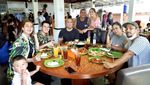 Intip Keseruan Baim Wong dan Paula Saat Makan Bareng Selebriti