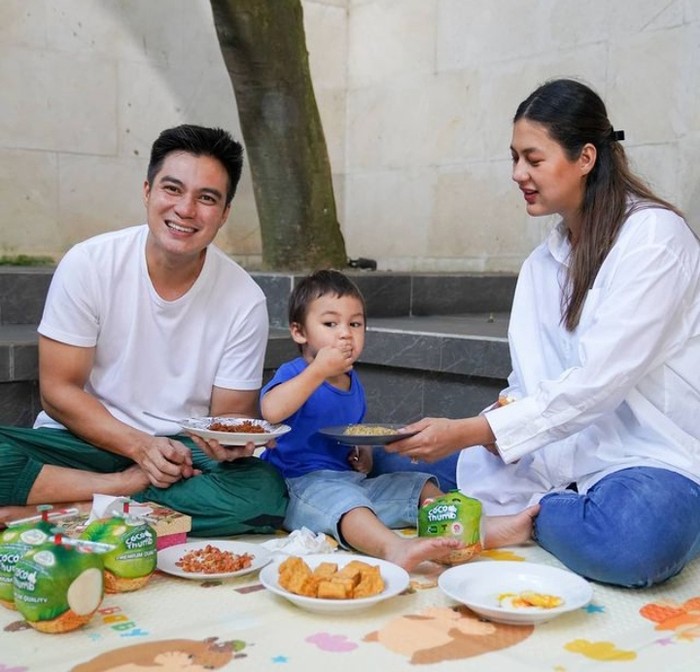 Intip Keseruan Baim Wong dan Paula Saat Makan Bareng Selebriti