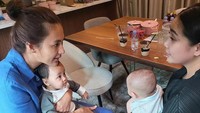 Paula Verhoeven, istri Baim Wong, juga sosok yang pandai bergaul. Salah satu sahabatnya adalah Nagita Slavina yang seringkali makan bersama dirinya. Foto: Instagram/baimwong