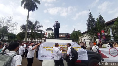 Guru Honorer di Jabar Menanti Kabar Kepastian Mengajar