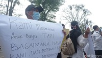 Guru honorer Jabar ingin mendapatkan kepastian informasi tentang kuota dan penempatan formasi guru honorer yang telah lulus passing grade P3K. Sebab, hingga saat ini masih ada ribuan guru honorer di Jabar yang belum mendapatkan kepastian penempatan mengajar, termasuk jumlah jam mengajar.