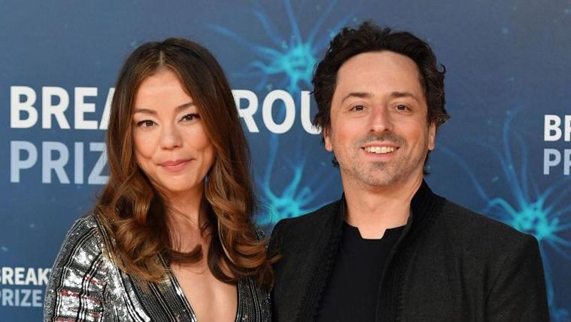 Nicole Shanahan and Sergey Brin arrive for the 8th annual Breakthrough Prize awards ceremony at NASA Ames Research Center in Mountain View, California on November 3, 2019. (Photo by JOSH EDELSON / AFP) (Photo by JOSH EDELSON/AFP via Getty Images)
