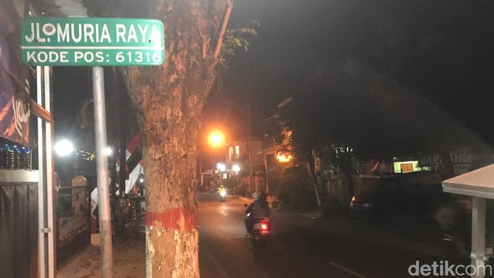 Jalan Muria lokasi buruh pabrik kertas di Mojokerto nyungsep ke selokan