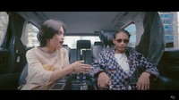 Momen bonge pakai jaket Gucci setelah viral menjadi arti Citayam Fashion Week. Foto: YouTube/Kelvin Joshua
