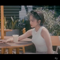 Nama Jeje dan Bonge pastinya sudah tidak asing lagi didengar bagi pengikut Citayam Fashion Week. Kini keduanya terlihat tampil perdana sebagai model video klip dalam lagu Keljo-Jangan Katakan Cinta. Foto: YouTube/Kelvin Joshua