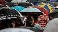 Mereka menggelar protes menjelang pidato kenegaraan perdana Presiden Filipina, Ferdinand Marcos Jr.